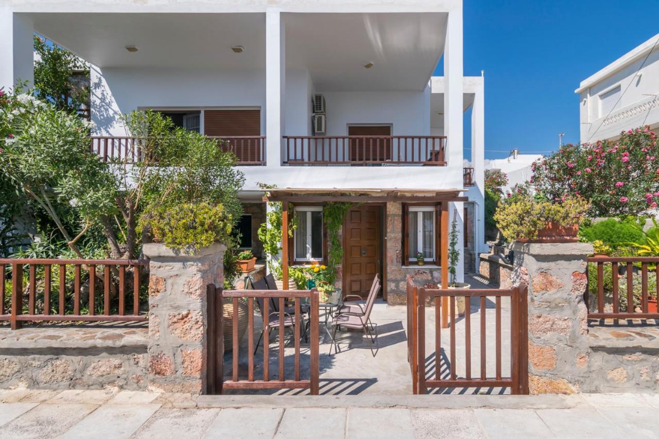 Kourita Garden Apartment With Sea View Near To The Port Of Milos アダマス エクステリア 写真